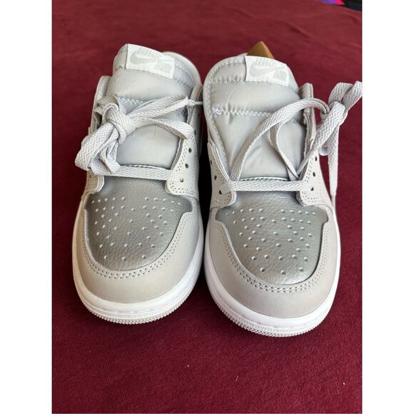 Brand New Nike Men’s White Air Jordan 1 Retro Low OG Sneaker Shoes Size 7 - Picture 3 of 9